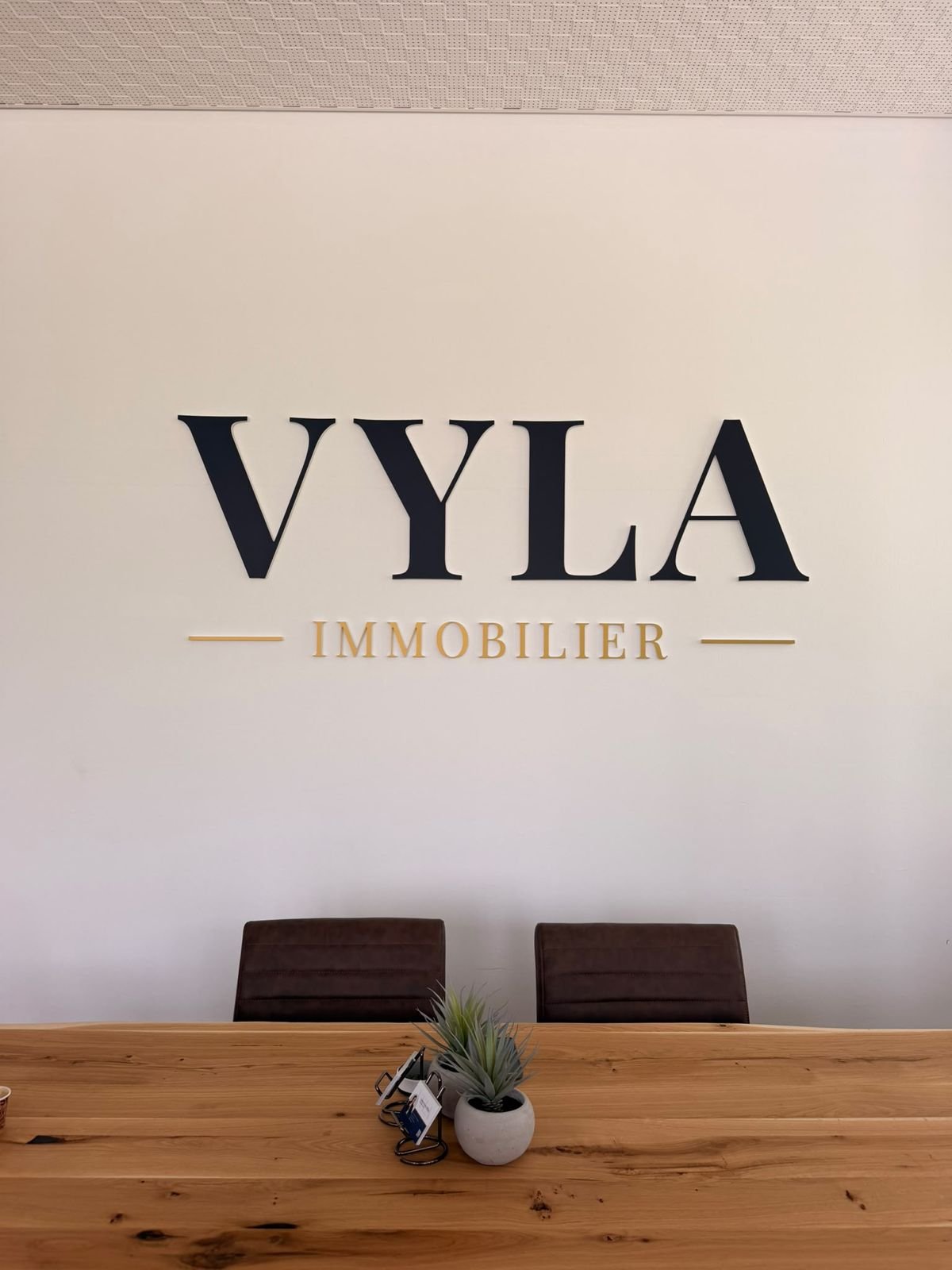 Lettrage mural pour VYLA Immobilier